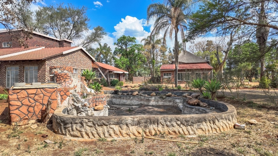 5 Bedroom Property for Sale in Rustenburg Rural North West